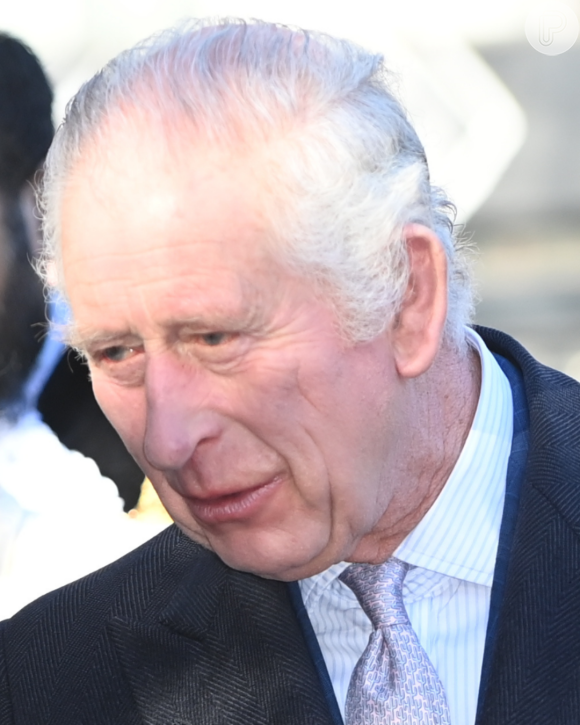 Rei Charles III tem acompanhado tenso os desdobramentos do desaparecimento do submarino, diz jornal The Independent 