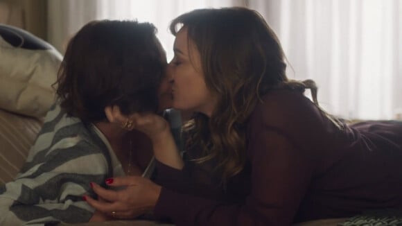 Beijo de Clara e Helena sai após vetos na novela 'Vai na Fé', mas divide web. Veja reações!