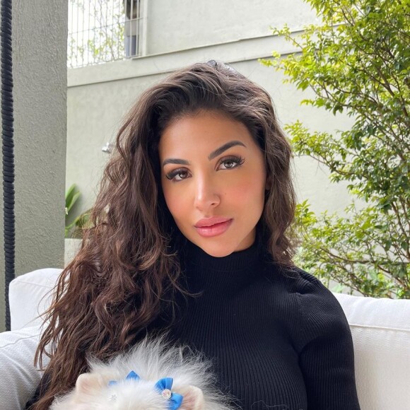 Namorada de Arthur Aguiar, Jheny Santucci ainda não postou foto no feed com o ator