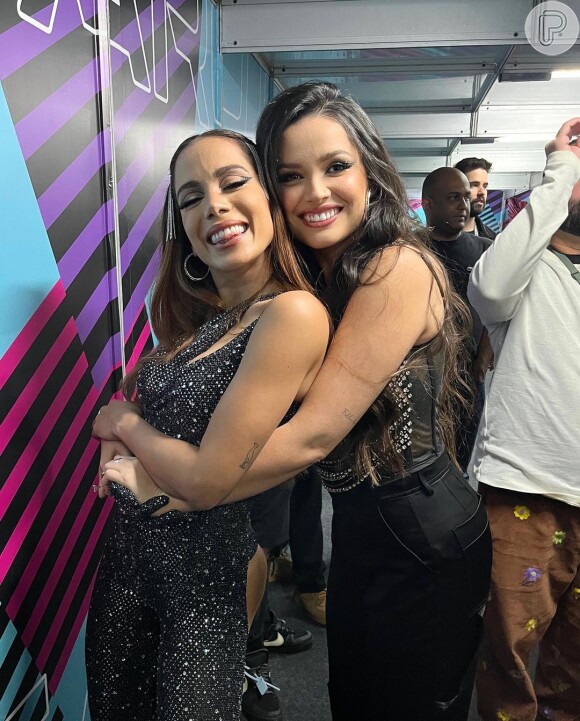 Anitta e Juliette namorando? 'A gente é irmã. E solteiras! Eu, hein', disse a cantora