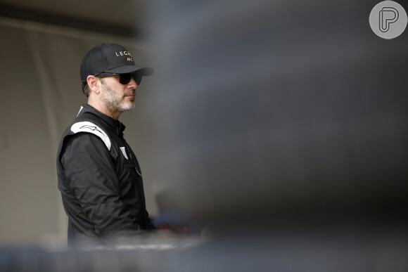 Equipe de Jimmie Johnson anuncia que piloto não vai participar de corrida em Chicago com o seu No. 84 Carvana Chevrolet por conta de mortes de sogros e sobrinho de 11 anos