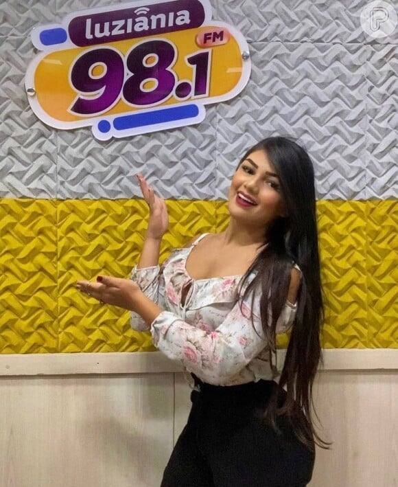 Cantora e radialista Vivi Araújo morreu após ser jogada para fora do carro ao colidir automóvel com a parede de um viaduto