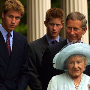 A bisavó de Harry e William, a rainha-mãe Isabel Bowes-Lyon, deixou dois terços de seu patrimônio em um fundo para os bisnetos