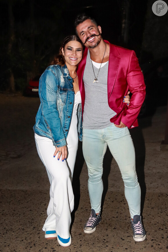 Priscila Fantin, campeã do 'Dança dos Famosos 2023', foi à festa na casa de Luciano Huck com o marido, Bruno Lopes