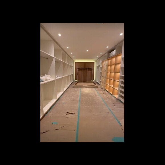 Enorme! Closet de Bárbara Evans chama a atenção na web