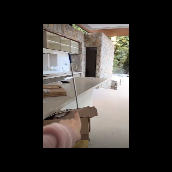 Bárbara Evans ostenta espaço gourmet estonteando em sua nova casa, cuja reforma está quase no fim