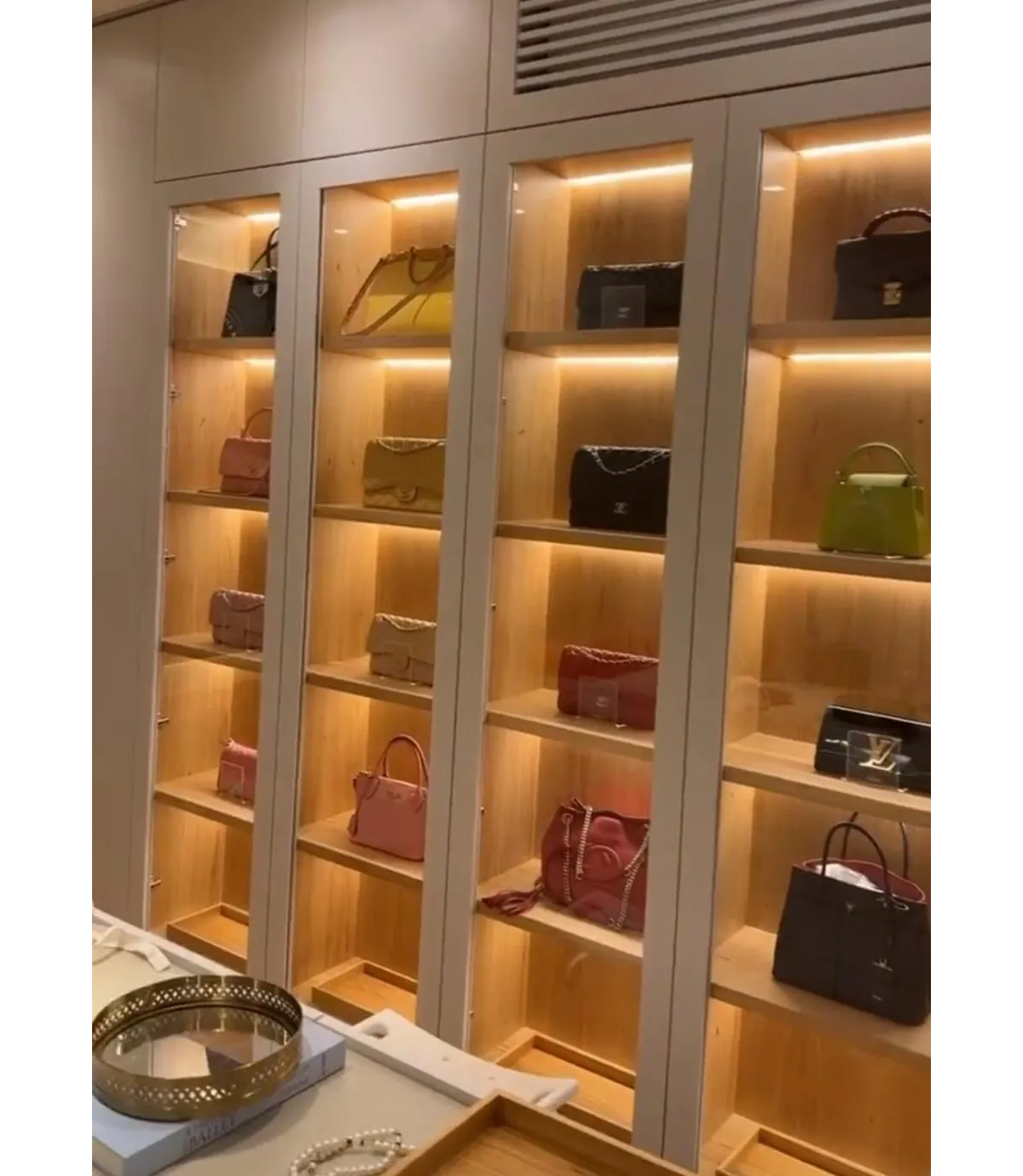 Foto: Bárbara Evans dedica espaço no closet só para bolsas de grife ...