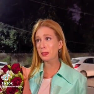 Fãs de Marina Ruy Barbosa levaram presentes e bolo para a atriz na porta do Projac