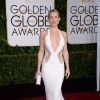 Kate Hudson também apostou em um superdecote em um Versace branco