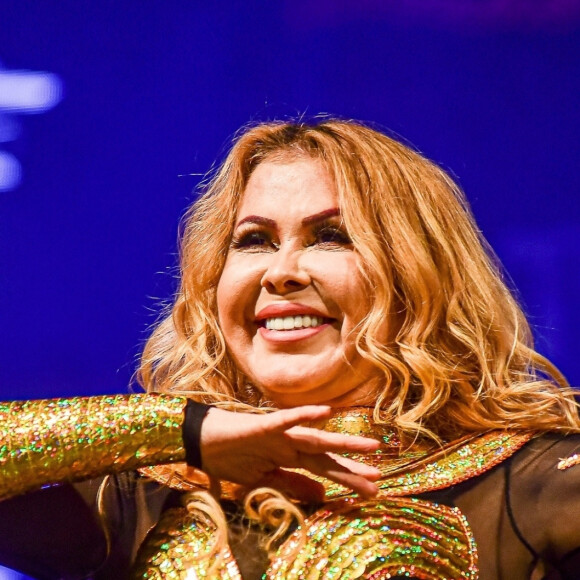 Joelma tem aparecido com o rosto inchado em suas apresentações