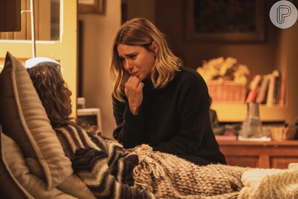 Ao descobrir que a mãe não está bem, Lumiar (Carolina Dieckmann) vai correr para encontrá-la na novela 'Vai na Fé'.