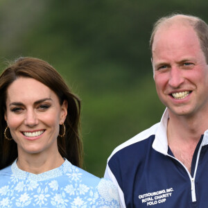 Kate Middleton e Príncipe William prestigiaram um evento de polo sediado em Egham, na Inglaterra, na última quinta-feira (06)