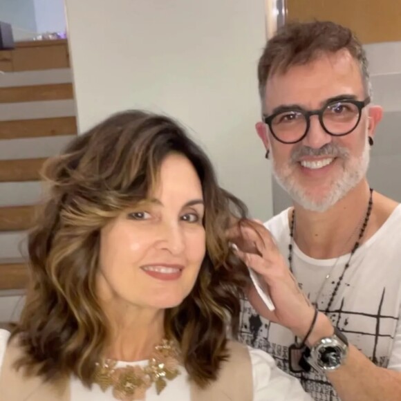 Fátima Bernardes cortou a franka e diminuiu um pouco o comprimento do cabelo