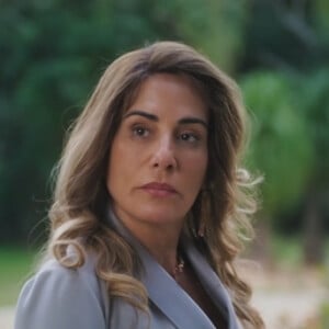 Novela 'Terra e Paixão': no capítulo de quarta-feira, 19 de julho de 2023, Irene (Glória Pires) desvia dinheiro de Caio (Cauã Reymond)