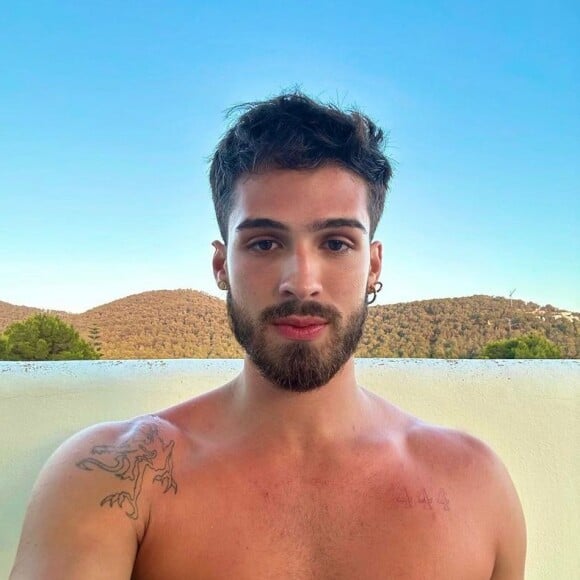 João Guilherme publicou uma foto ao lado de Marquezine neste sábado (22)