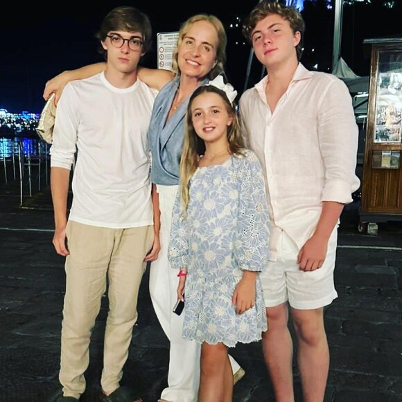 Os filhos mais velhos de Angélica chamaram atenção dos fãs por não sorrirem em fotos