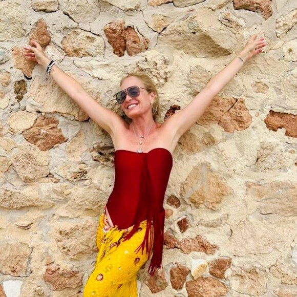 Angélica escolheu para o seu look as cores da bandeira da Espanha, país que está visitando