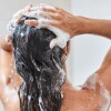 Entenda a diferença entre shampoo anti resíduos, detox e o shampoo normal