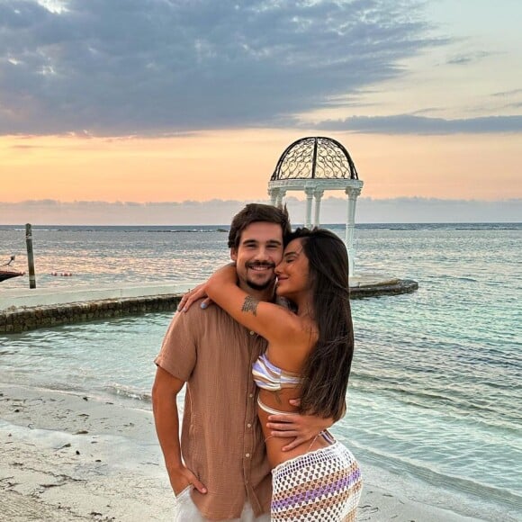 Luiza Caldi e Nicolas Prattes assumiram o relacionamento há pouco tempo.