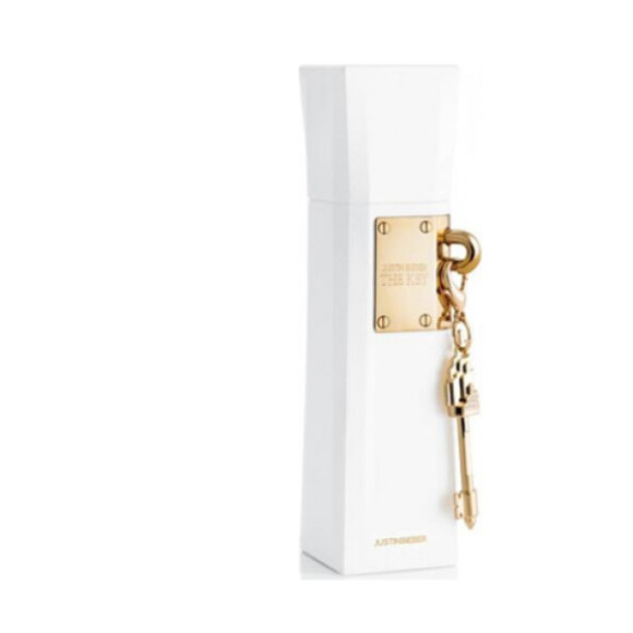 Larissa Manoela provavelmente usava o The Key, perfume da marca do Justin Bieber com notas de coração de Pêssego, Vitória Régia e Jasmim Rosa, como João Guilherme deu a entender