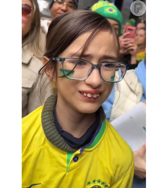 A jovem Bianca viralizou após não conseguir autógrafo de jogadoras da Seleção Brasileira