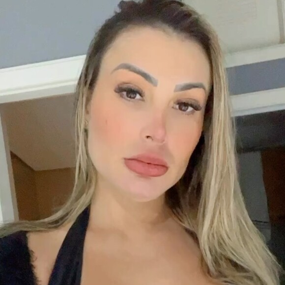 Andressa Urach, porém, anunciou a sua saída da igreja e voltou para o mundo da prostituição.