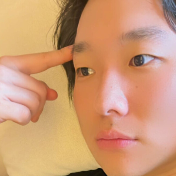 Pyong Lee sofre assédio enquanto dorme e web detona situação