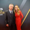 Carlo Ancelotti, técnico do Real Madrid, foi com a mulher, Mariann Barrena, que escolheu um longo vermelho rendado