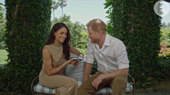 Príncipe Harry e Megan Markle surgiram em vídeo e minimizaram os boatos de que estariam se divorciando.