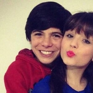 Larissa Manoela e Thomaz Costa começaram a namorar após o fim de "Carrossel" e o relacionamento durou dois anos, entre 2013 e 2015