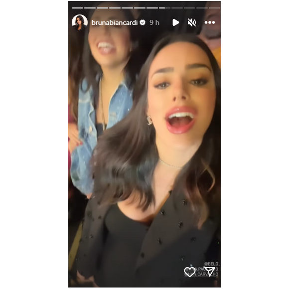 Bruna Biancardi mostra que está curtindo o show de Belo com o barrigão.