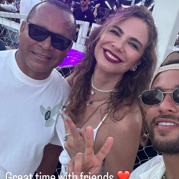 Em uma festa, Neymar e e o pai encontraram Luciana Gimenez