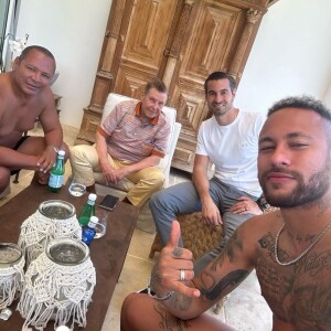 Neymar alugou uma mansão para curtir Ibiza com amigos