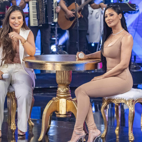 Simaria foi acusada pela web de não suportar o sucesso da irmã, Simone Mendes