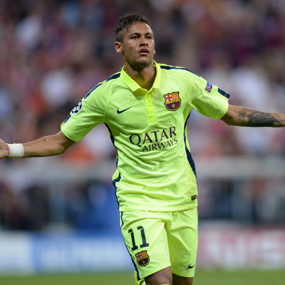 Neymar poderá deixar o PSG e voltar a jogar no Barcelona F.C, time que o revelou na Europa.