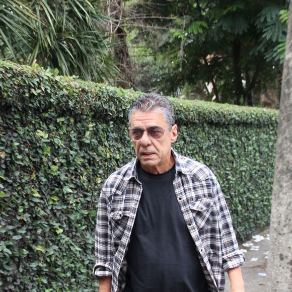 Chico Buarque poderá voltar às atividades normais nos próximos dias