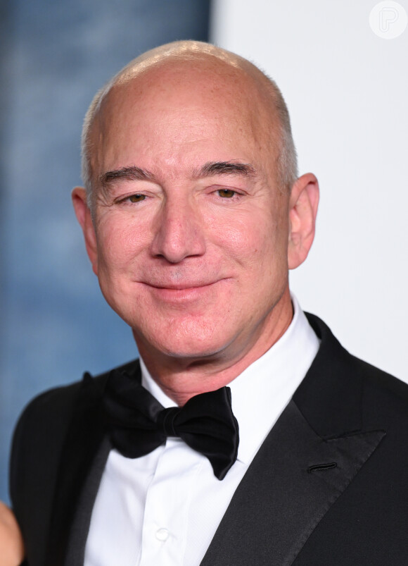 Jeff Bezos ficou rico após o sucesso da Amazon, da qual é fundador