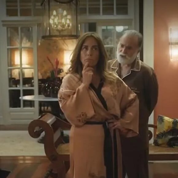 Novela 'Terra e Paixão': Irene (Gloria Pires) se aproxima de Vinícius (Paulo Rocha) para descobrir segredo das terras de Aline (Barbara Reis) e acaba se envolvendo com geólogo