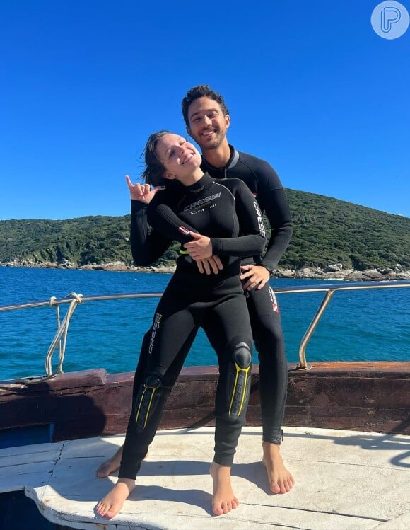 Larissa Manoela se isolou dos pais com o noivo, André Luiz Frambach