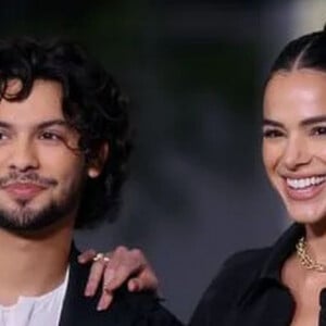 Xolo Maridueña e Bruna Marquezine também dividiram os cliques em vários eventos