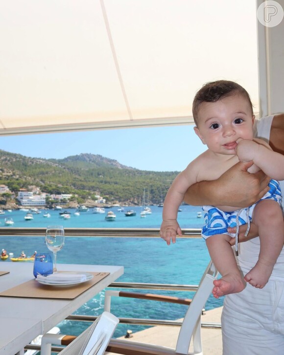 Enzo fez a sua primeira viagem internacional com a família