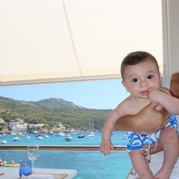 Enzo fez a sua primeira viagem internacional com a família