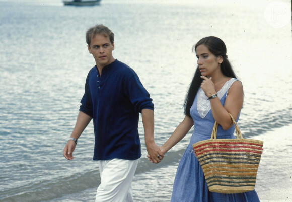 Raquel (Gloria Pires) não aceita o casamento de Ruth (Gloria Pires) e Marcos (Guilherme Fontes) na novela 'Mulheres de Areia' e decide agir