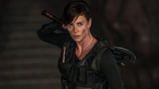 'Não consigo andar. Não consigo sentar no banheiro': Charlize Theron não previu as consequências de fazer filmes de ação