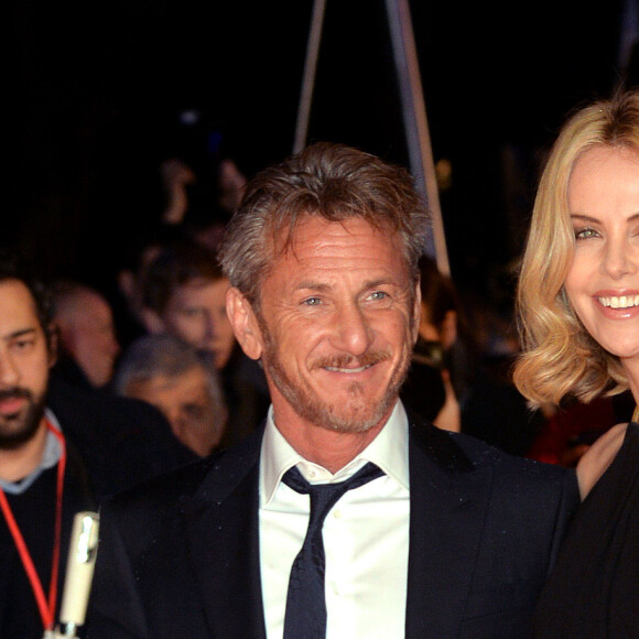 Charlize Theron não assume nenhum romance publicamente desde o término com Sean Penn