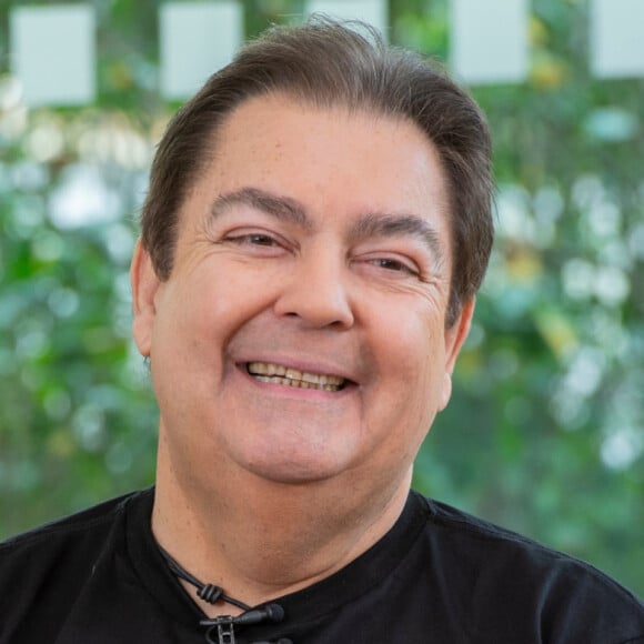 Fausto Silva resolveu não apresentar mais programas de TV, diz o colunista Flávio Ricco; decisão foi tomada um dia antes de passar por um transplante de coração