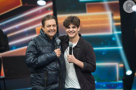 Fausto Silva recebeu homenagem do filho Rodrigo no 'Faustão na Band'