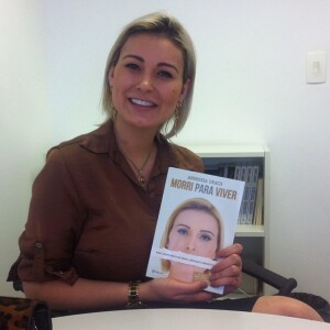 Andressa Urach entregou programa com galã da TV Globo no livro 'Morri para Viver', publicado quando ela se tornou evangélica
