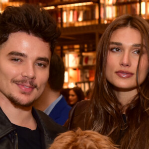 Sasha Meneghel e o marido, João Figueiredo, levaram pet do casal para lançamento de biografia de Anderson Baumgartner, na Livraria da Travessa, no shopping Iguatemi, em São Paulo, em 29 de agosto de 2023