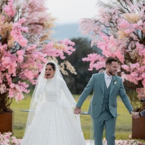 Maíra Cardi e Thiago Nigro noivaram após um mês de namoro.